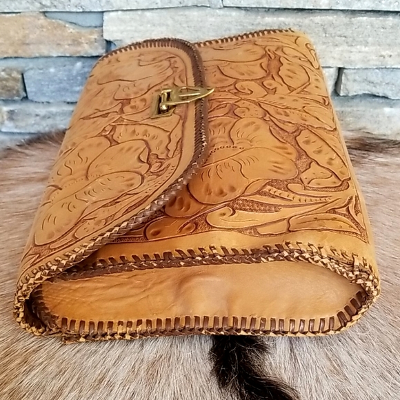 Vintage 1970s Boho Tooled Leather Flowers and Leaves Clutch Handbag - Picture 5 of 16
